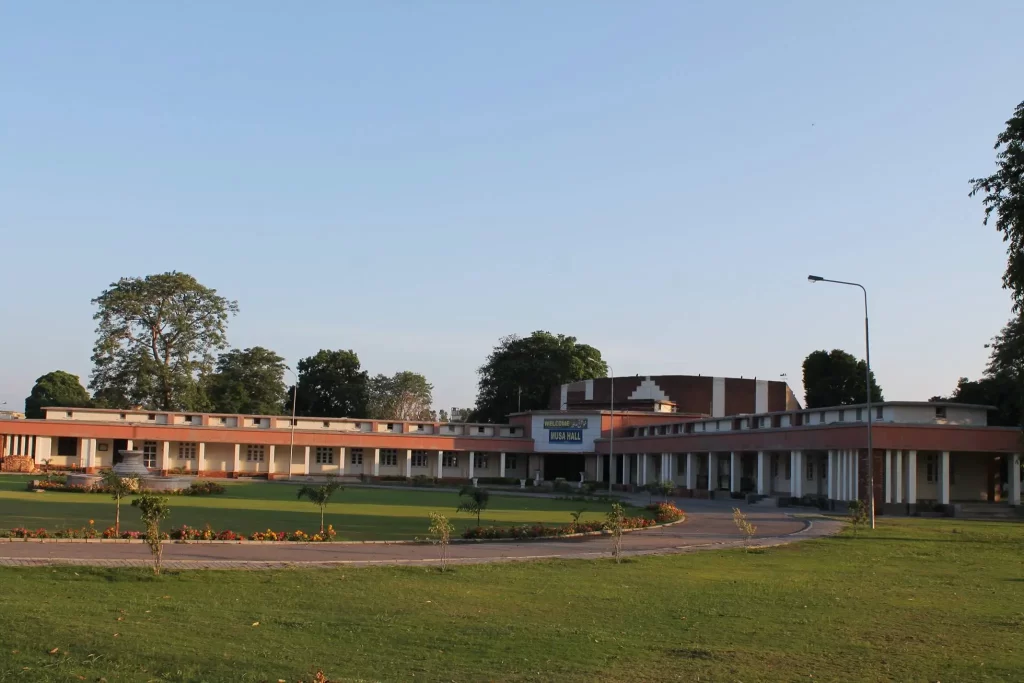 Military College Jhelum, Admission & Courses
